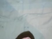 Hombre masturbándose antes de la ducha