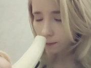 Compilation 18 year old teen sucks a banana, imagining that it is a dick 11/16