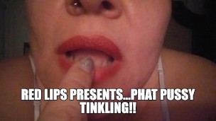 Phat pussy peeing.