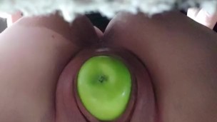 Chubby teen stuffs loose pussy with an apple
