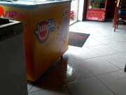 Casada se exibindo no restaurante com um vestido curtinho, marido filma 13/16