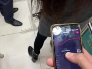 Публичная маструбация с Ловенс Луш в такси и в ресторане 4/16