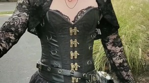 Expondo meu pênis na rua alta