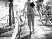Hotwife caminhando na praia de biquini. Voyeur Cuckold