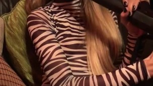 Teen girl sucks of big gun 