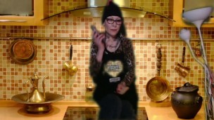 Miss Wagon Vegan GreenScreen Role Play Foot Fetish Italian Trash Comedy Sex