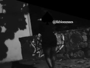 Passeio da hotwife no meio da rua
