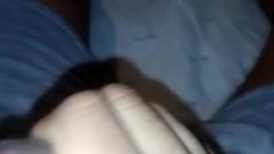 Hombre se masturba y se viene