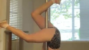 Naked Pole Dance 