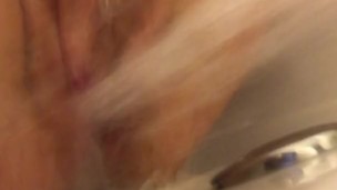 MILF Bath letting the water run on my clit and making me cum
