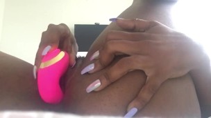 Sexy Ebony @iamkelanirae Plays With New Toy Until She Cums