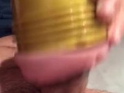 Uff, que apretado! Se la meto duro a mi coño Fleshlight Stamina