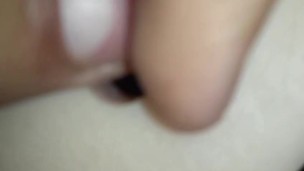 virgen masturbándose por primera vez con una vagina