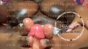 BUSTY GAL GIVES FOOT JOB 