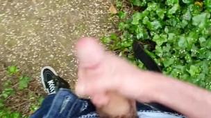 Cheeky wank in the woods