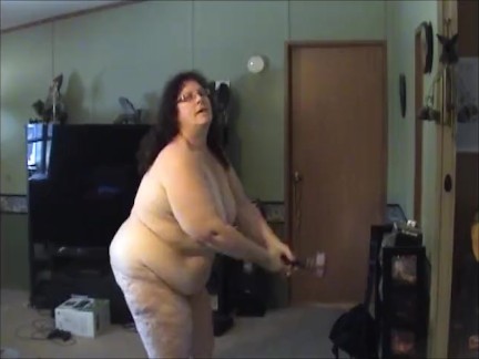 BBW granny nude shaking her jiggly body to a shake weight Funny! - Not HD