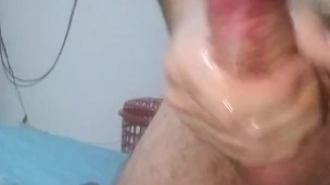 muchacho se divierte mientras se masturba