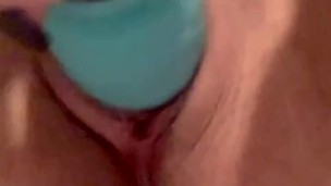Vibing my pussy 