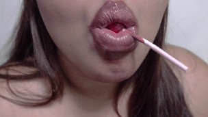 ASMR: Lolipop Sucking and Messy Mouth Lipstick