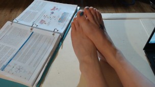 painting toes
