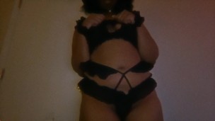 Kitten Shows Off New Set For Daddy