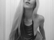 Babe dancing hot tease - Screenshot 8 of 16 - Blonde