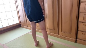 Japanese pajama teen legs big tits 日本人　パジャマ　巨乳　脚
