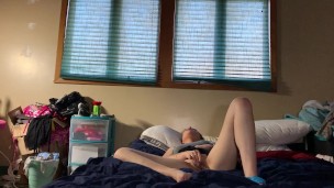 Crazy Teen Keeps Cumming