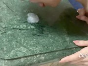 ласкает свою и трахается в жопу у окна 16/16