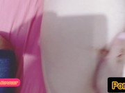 Gostosa branquinha amarrada mostrando o cuzinho com a bucetinha molhadinha 9/16