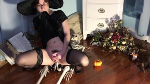 Witch Gives Mr. Bones a Wild Anal Ride 'Til She Cums Hard