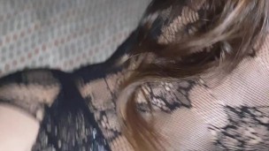 Cogiendo en cuatro con mi amiga, ella usa lencería! 