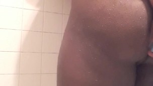 solo shower play
