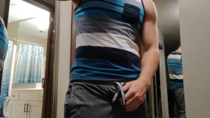 Guy jacking off HARDCORE