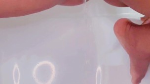 Peeing while cum dripping out