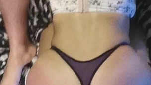 Cogiendo rico con mi novia en el motel, me chupa el pene para luego montar!