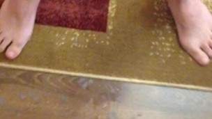 Big cock spews a lot of cum on the mirror.