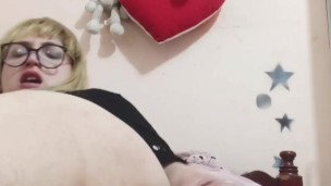 Belinda Baronne Ch masturbandose como toda una puta.