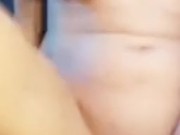 Masturbándome.