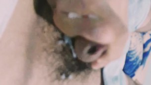 Me masturbo y me sacó toda la leche 