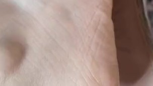 Mis pies con luz natural