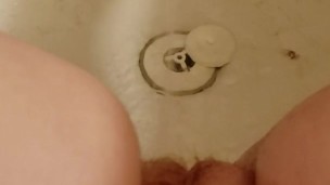 Horny teen masturbates with tub facet