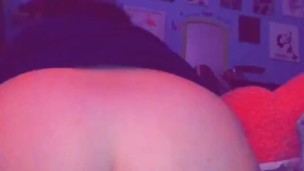 Thicc white girl rides vibrator 