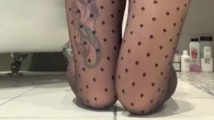 long sexy legs in pantyhose. runnerbean87 