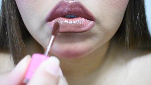 Pouty Lip Fetish Candid: Putting on Lipstick and Lip Gloss
