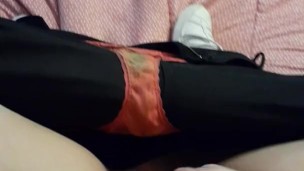 Chubby Teen Cums duas vezes durante o jantar de ação de graças