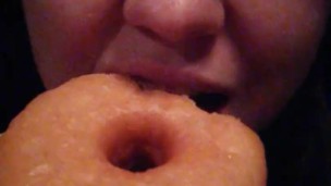 Im so hungry watch me eat ..no sound