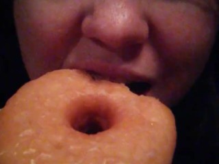 Im so hungry watch me eat ..no sound