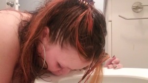 Making Out With The Toliet While Edging With Wand 