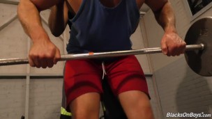 Muscular white guy goes black in a gym